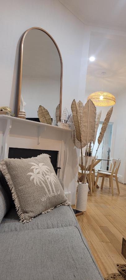 Boutique Beach House In The Heart Of St. Kilda メルボルン エクステリア 写真