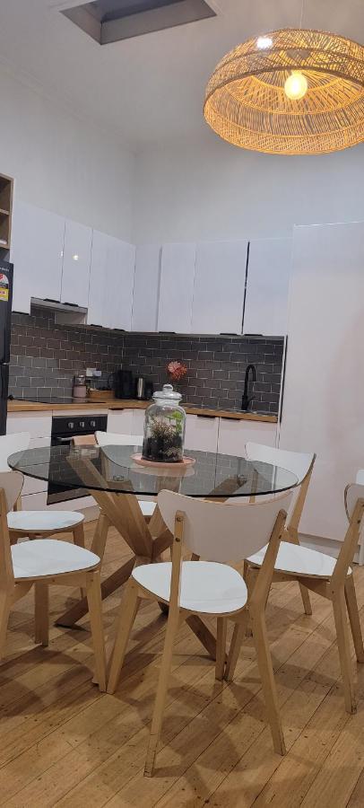 Boutique Beach House In The Heart Of St. Kilda メルボルン エクステリア 写真